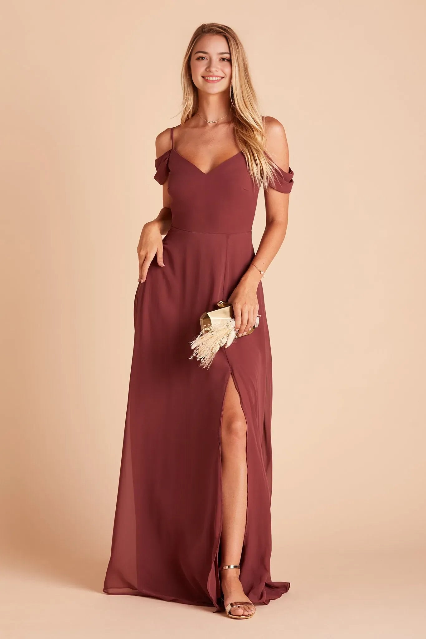 Edgy Burgundy Chiffon Cold Shoulder Prom Dress V Neck High Side Slit for Contemporary Runway - Inspired Formal Events