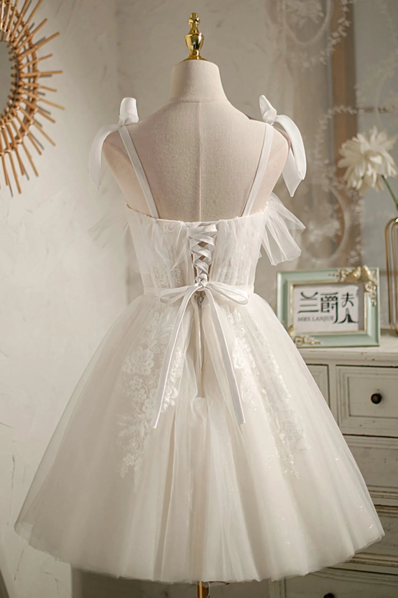Elegant A-Line Sweetheart Neck Tulle White Mini Homecoming Dress