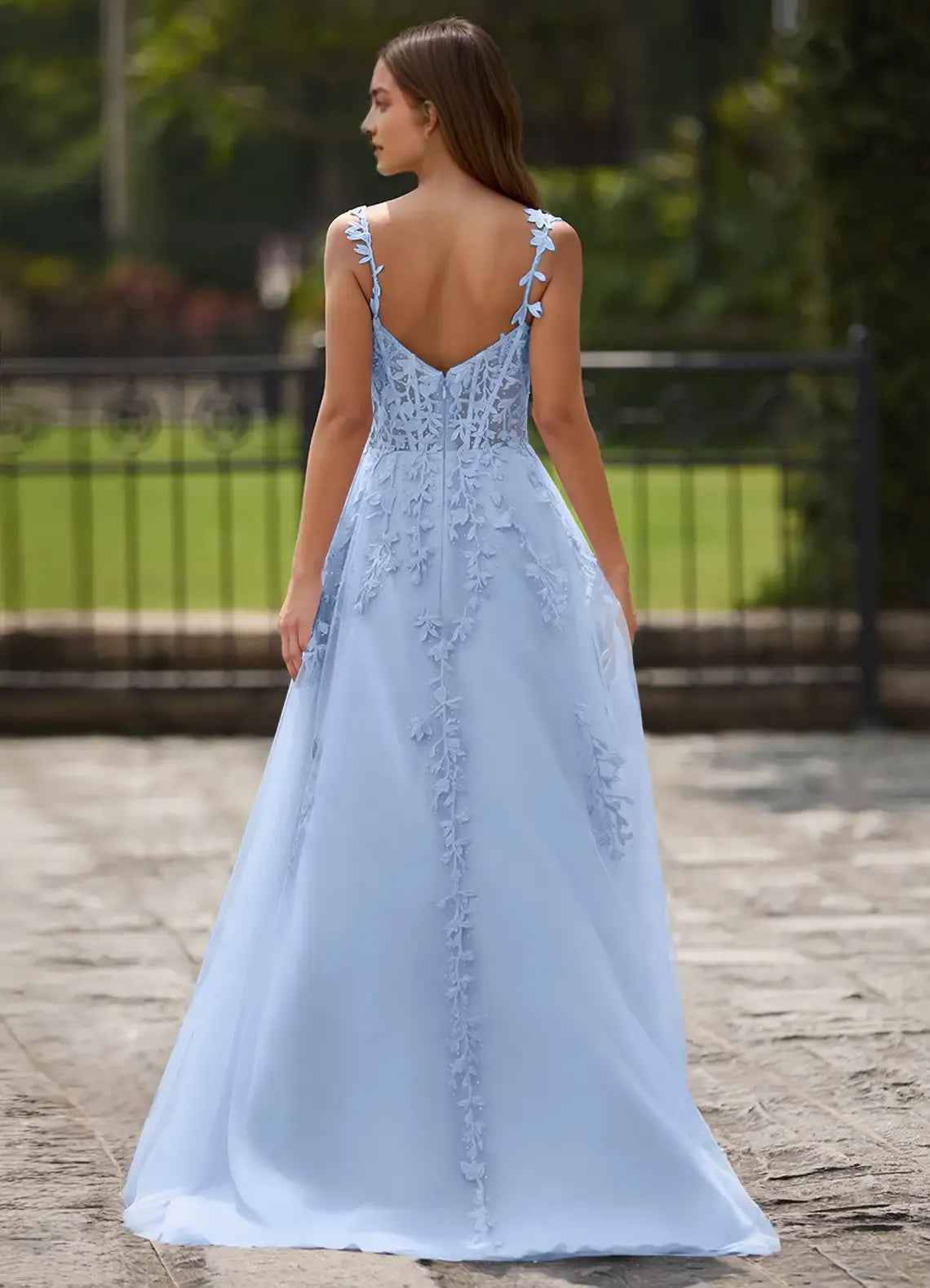 Elegant Black A-Line Sweetheart Neck Sleeveless Floral Lace Tulle Sweep Train Prom Dress with Appliqued Beading