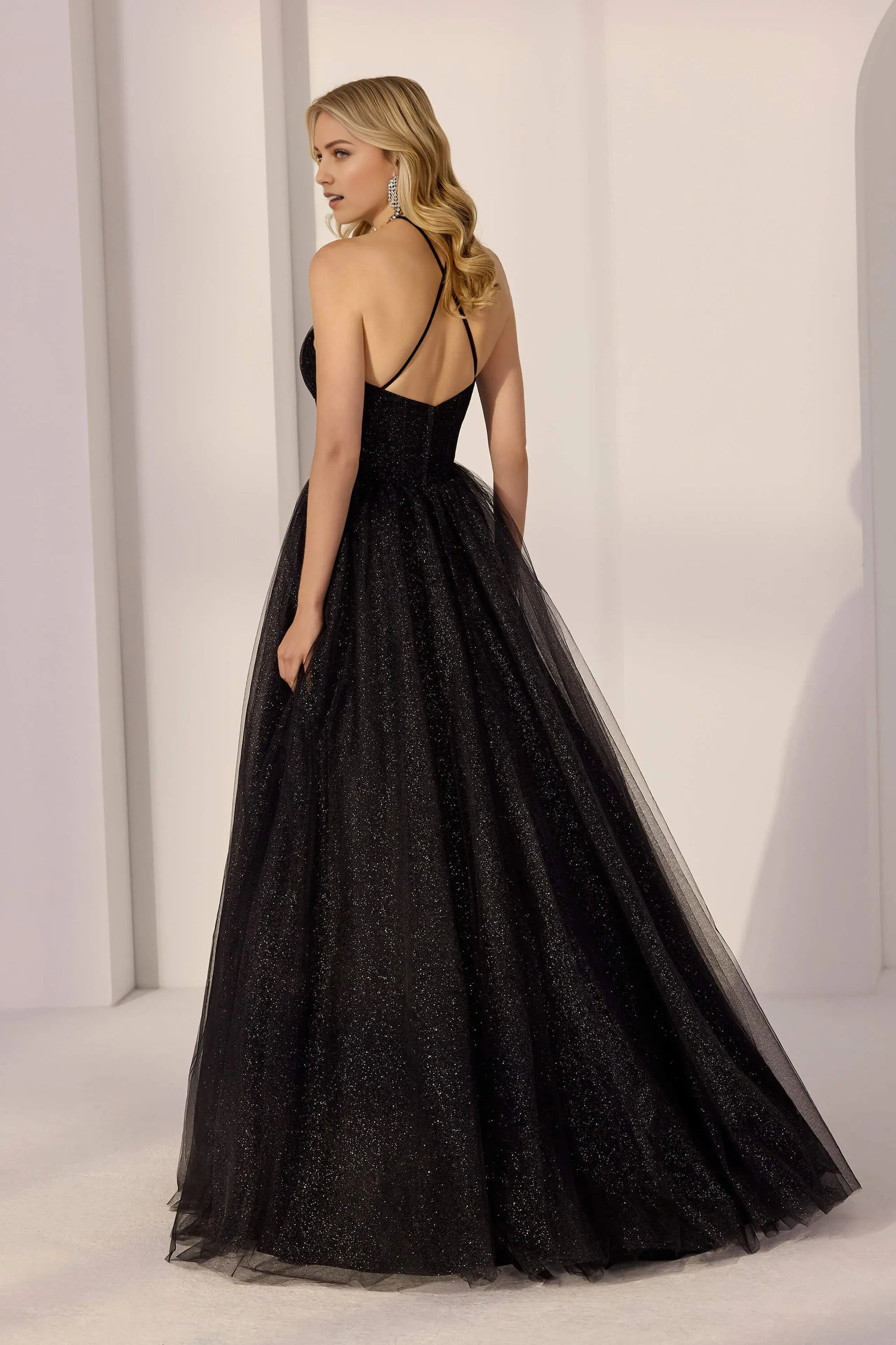 Elegant Black A-line Halter-Neck Sleeveless Back Zip Floor-Length Glitter Tulle Prom Dresses with Sheer Bodice