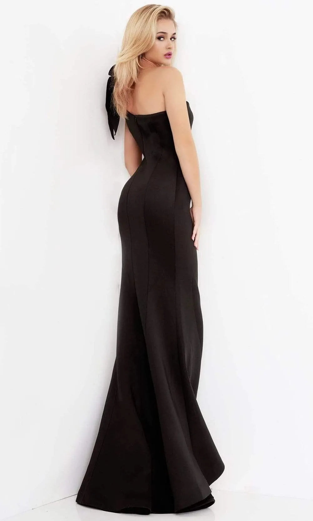 Elegant Black One Shoulder Mermaid Prom Gown with Bow Detail Crafted from Luxurious Stretch Crepe for a Flattering Fit at Formal Occasions