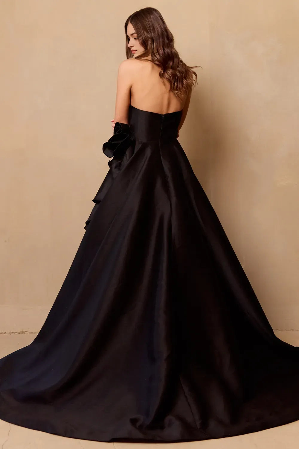 Elegant Black Satin Ball Gown Prom Dress with Strapless Sweetheart Neckline and Dramatic Ruffled Side Detail for Formal Galas ﻿