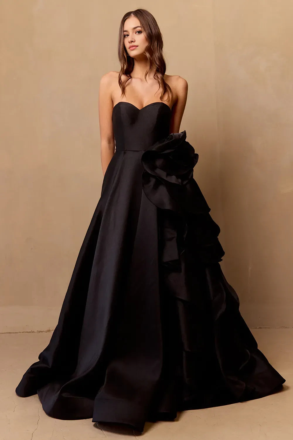 Elegant Black Satin Ball Gown Prom Dress with Strapless Sweetheart Neckline and Dramatic Ruffled Side Detail for Formal Galas ﻿