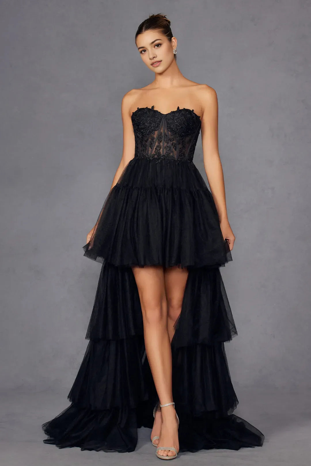 Elegant Black Strapless Tiered Tulle Prom Dress with Lace - Embellished Bodice, High - Low Hemline for Formal Occasions ﻿