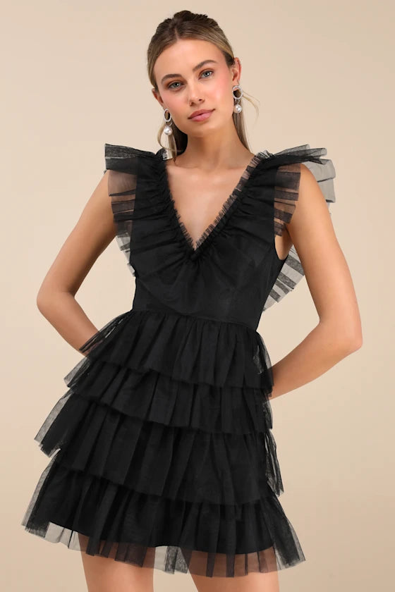 Elegant Black Tulle Homecoming Dress with V - Neck Ruffled Shoulders and Tiered Skirt – Perfect for Teen Girls' School Dance  Formal Occasions Flattering Silhouette Romantic Tulle Fabric, Ideal for Memorable Homecoming Moments