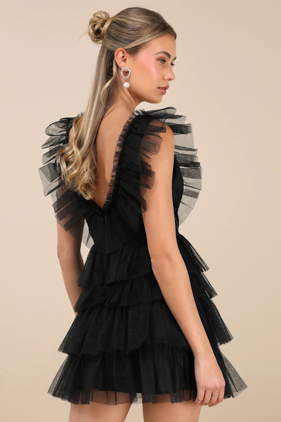 Elegant Black Tulle Homecoming Dress with V - Neck Ruffled Shoulders and Tiered Skirt – Perfect for Teen Girls' School Dance  Formal Occasions Flattering Silhouette Romantic Tulle Fabric, Ideal for Memorable Homecoming Moments