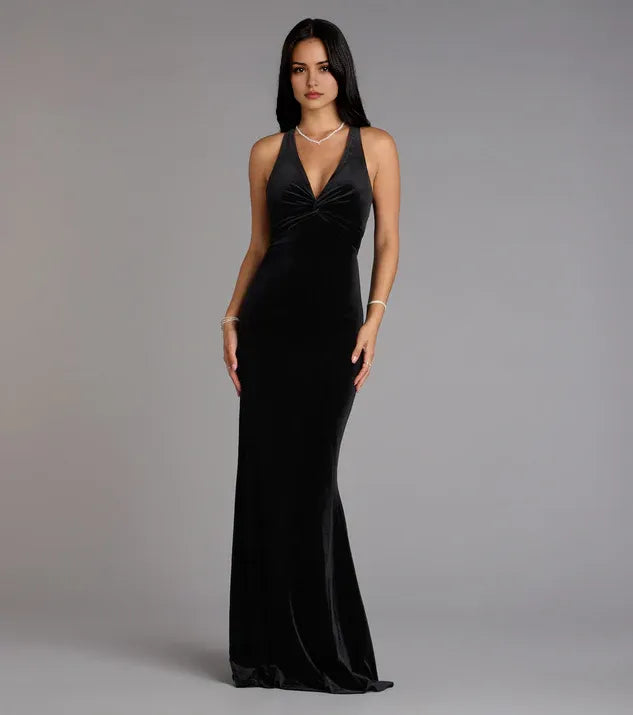 Elegant Black halter neckline Velvet Plunge Neck Open-Back mermaid Prom dress