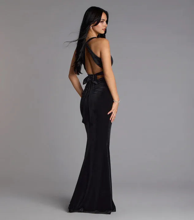 Elegant Black halter neckline Velvet Plunge Neck Open-Back mermaid Prom dress