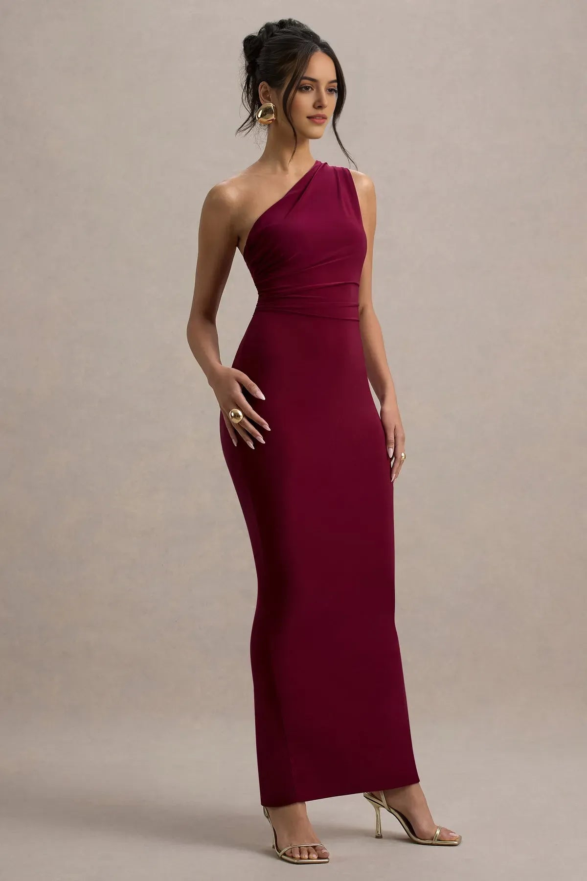 Elegant Burgundy One - Shoulder Prom Dress with Ruched Bodice and Body - Hugging Silhouette for Sophisticated Evenings ﻿