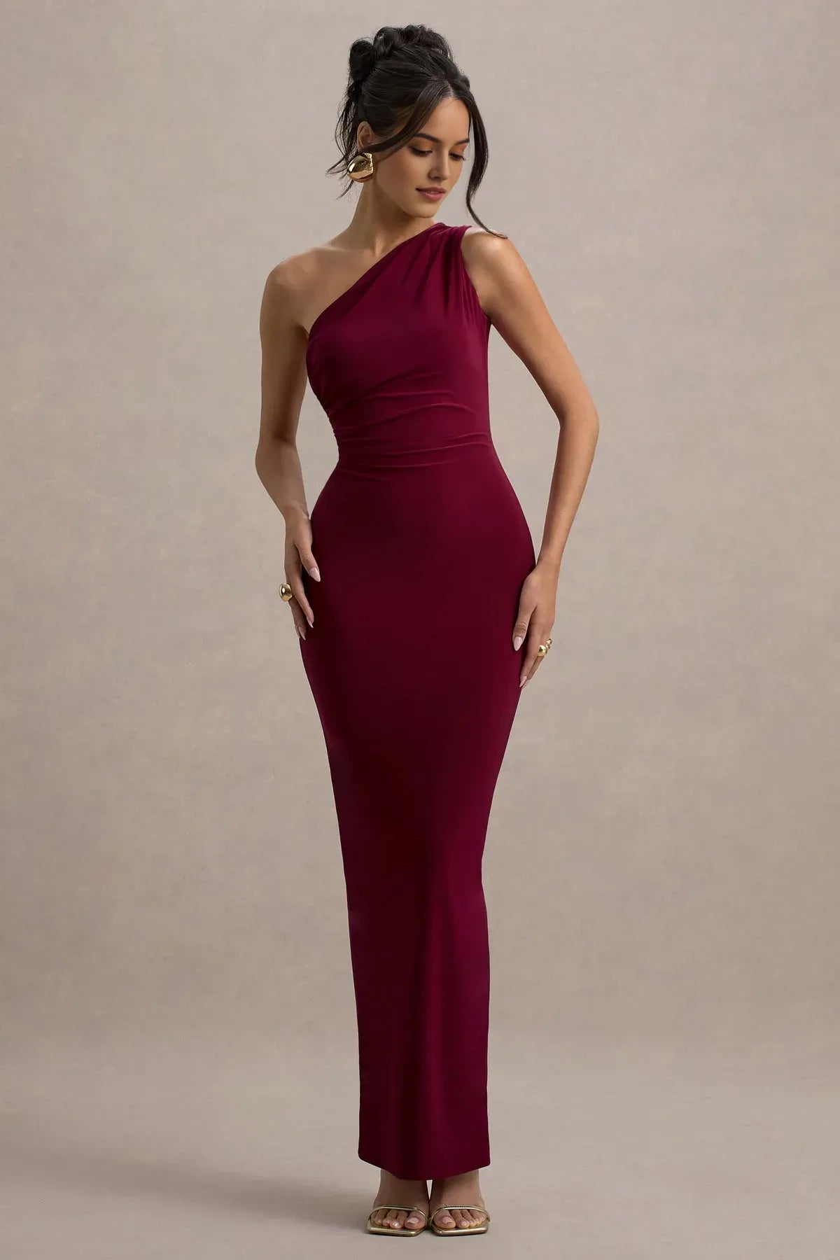 Elegant Burgundy One - Shoulder Prom Dress with Ruched Bodice and Body - Hugging Silhouette for Sophisticated Evenings ﻿