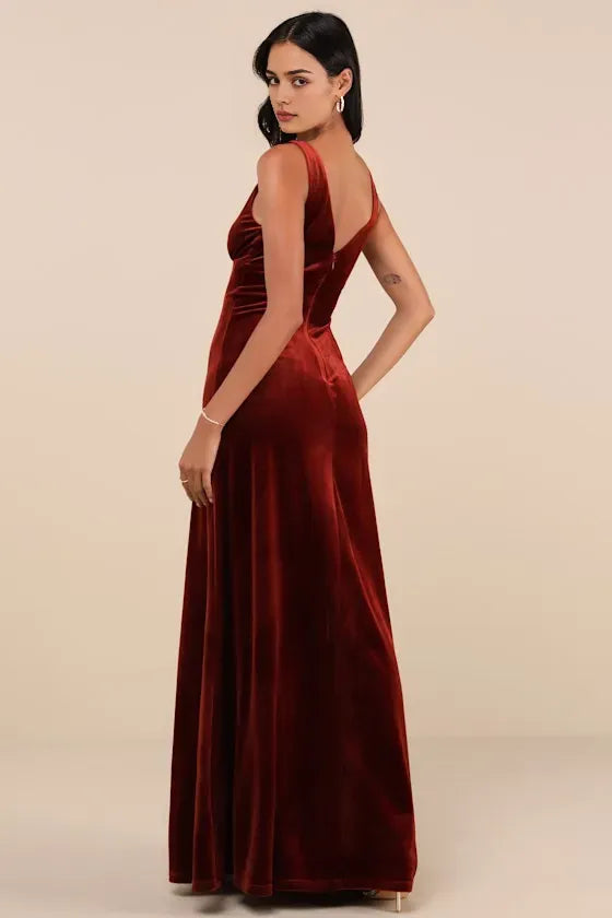 Elegant Burgundy Velvet Evening Dresses with Deep V - Neck Ruched Bodice A Timeless Choice for Retro Chic Events