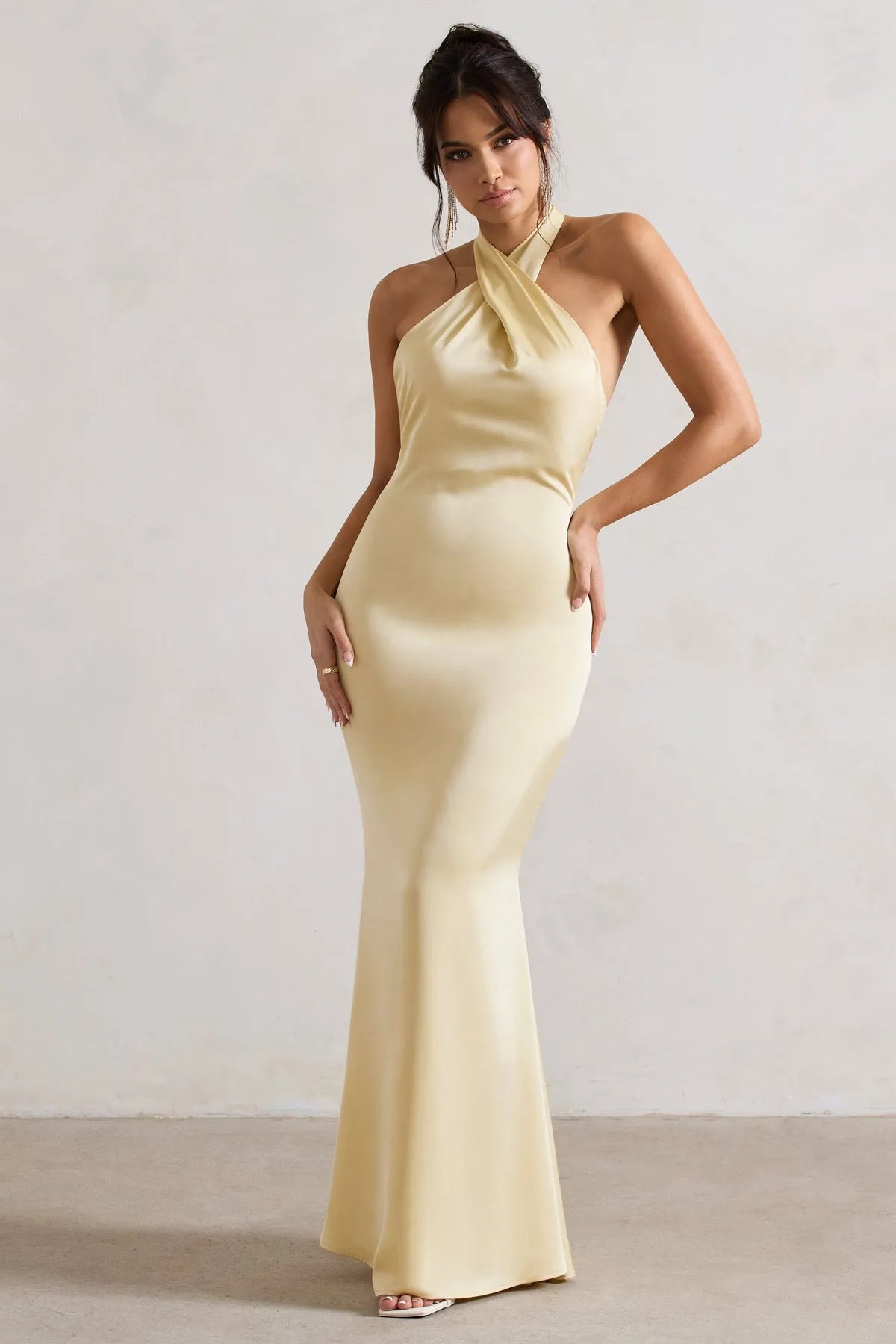 Elegant Champagne Colored Satin Halter Neck Prom Dresses A Timeless Choice for Sophisticated Balls