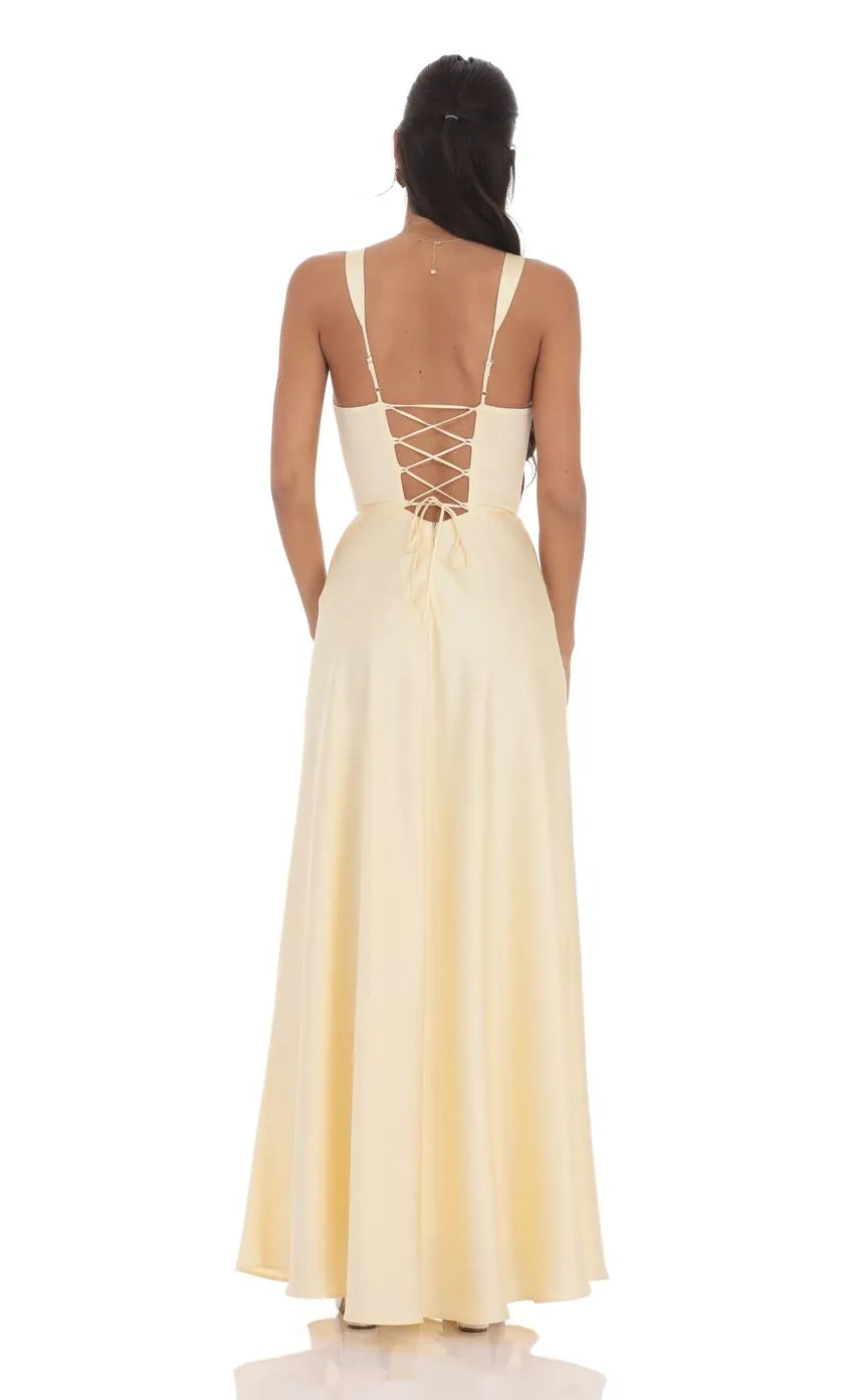 Elegant Cream Prom Dress with Plunging V - Neck Structured Corset Bodice and Flowy Skirt Ideal for Black  Tie Proms