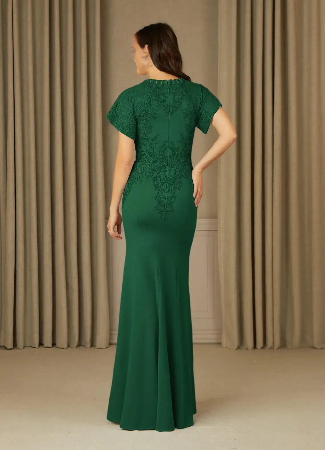 Elegant Dark Green Mermaid Lace  Green Mother of the Bride Dress with Cap Sleeves Intricate Appliqués and Mermaid Silhouette