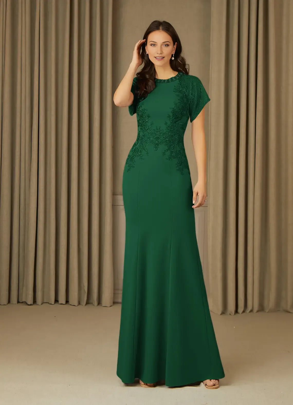 Elegant Dark Green Mermaid Lace  Green Mother of the Bride Dress with Cap Sleeves Intricate Appliqués and Mermaid Silhouette
