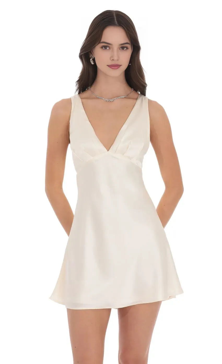 Elegant Ivory Satin V  Neck Homecoming Dress Sleeveless Silhouette for Timeless Teen Formal Style