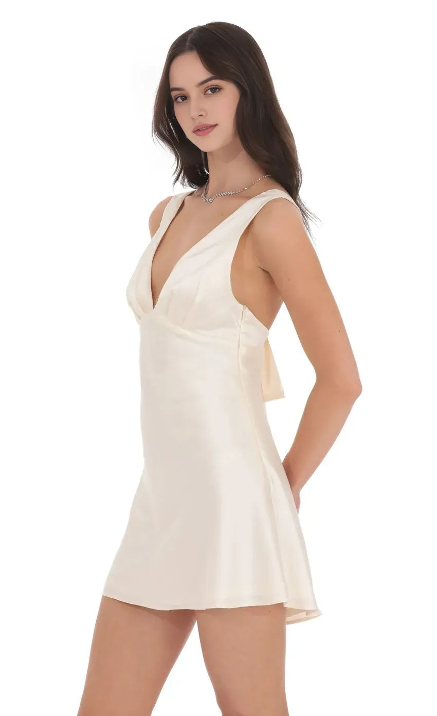 Elegant Ivory Satin V  Neck Homecoming Dress Sleeveless Silhouette for Timeless Teen Formal Style