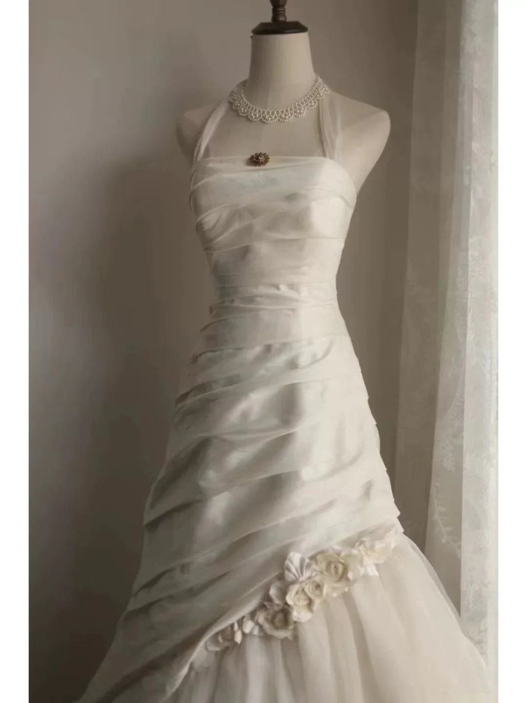 Elegant Mermaid Halter-Neck Floral-Appliqué Ivory Satin Wedding Dresses