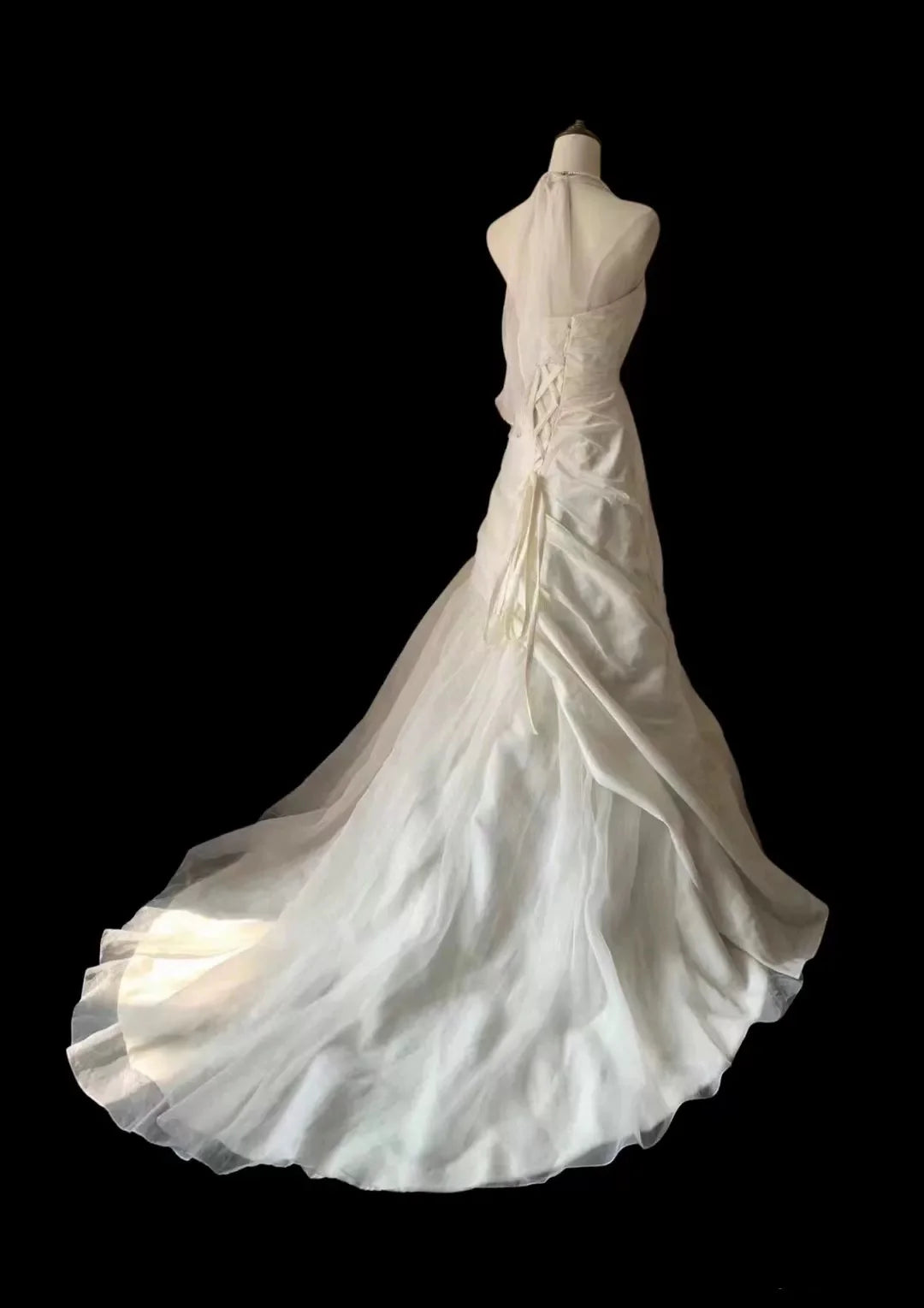Elegant Mermaid Halter-Neck Floral-Appliqué Ivory Satin Wedding Dresses