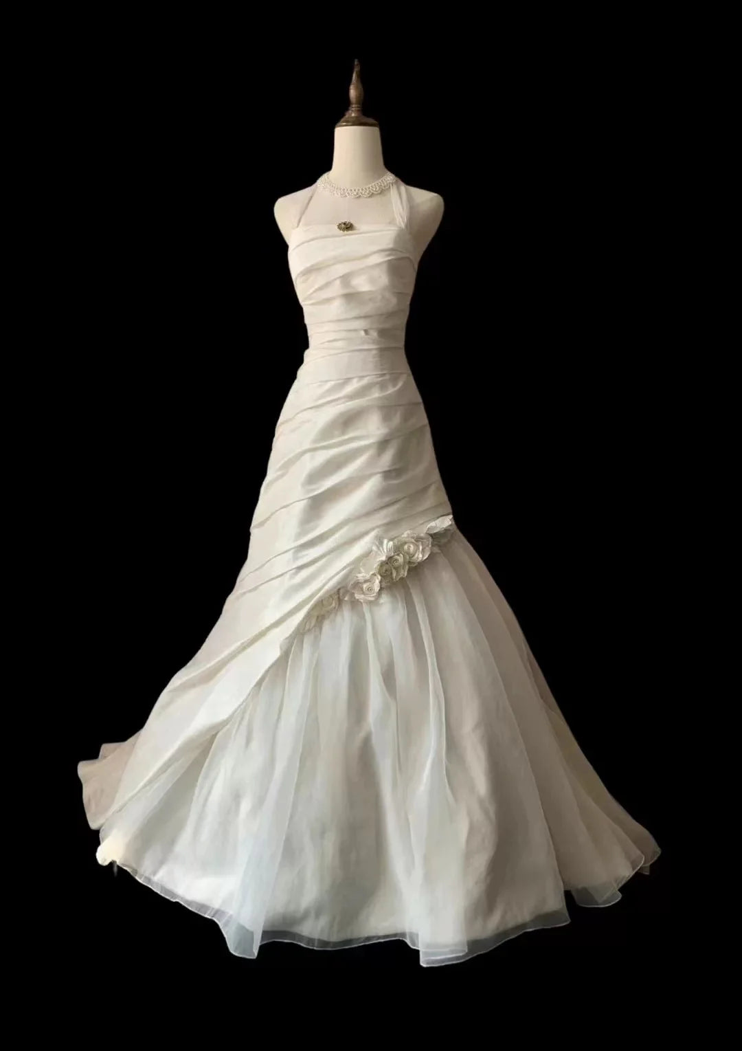 Elegant Mermaid Halter-Neck Floral-Appliqué Ivory Satin Wedding Dresses