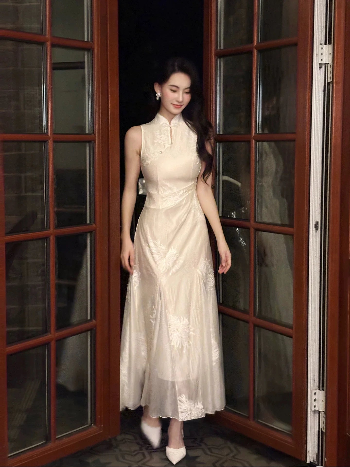 Elegant Mermaid High Neck Sleeveless Embroidered Ivory Maxi Prom Dress