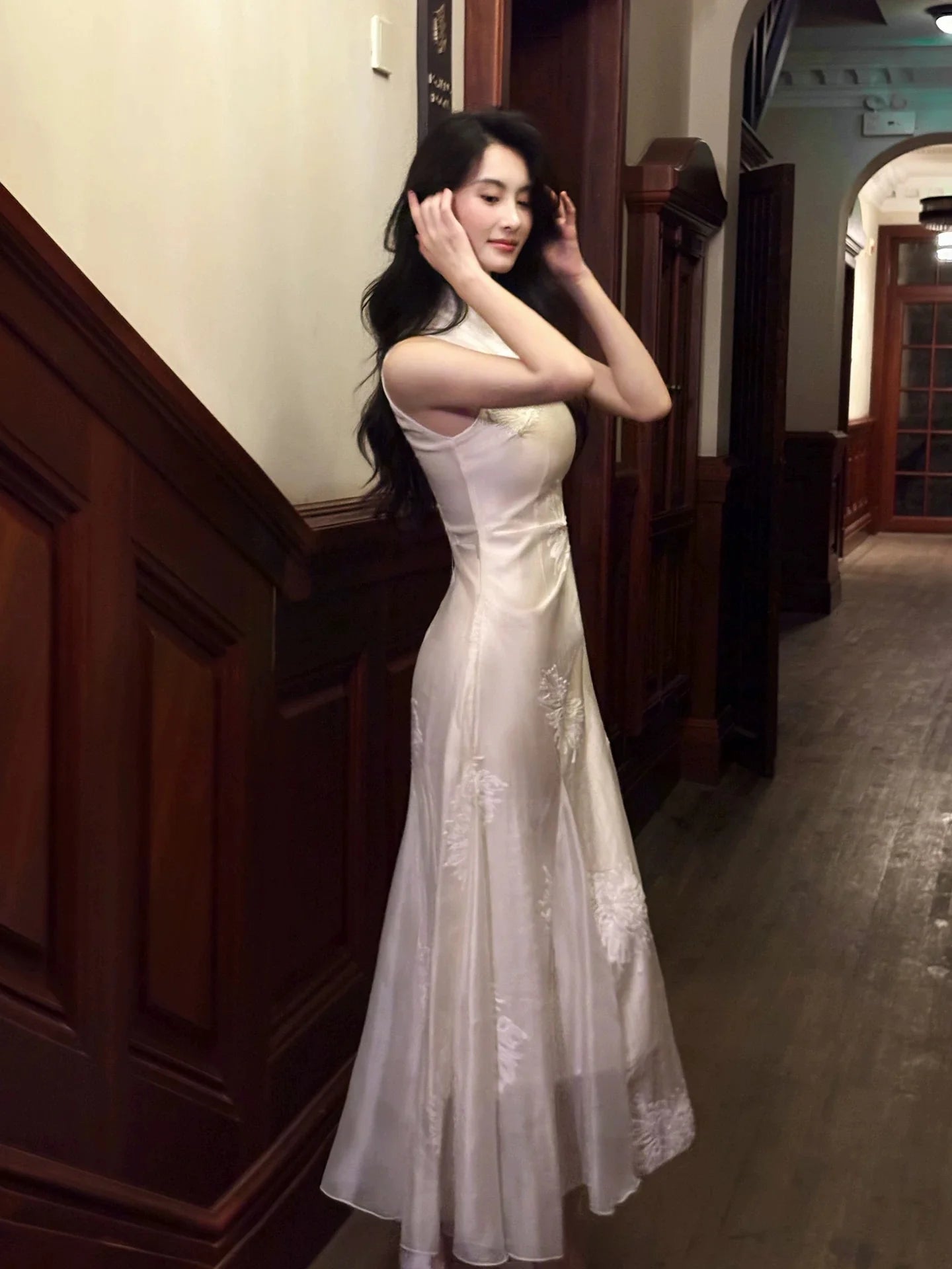 Elegant Mermaid High Neck Sleeveless Embroidered Ivory Maxi Prom Dress