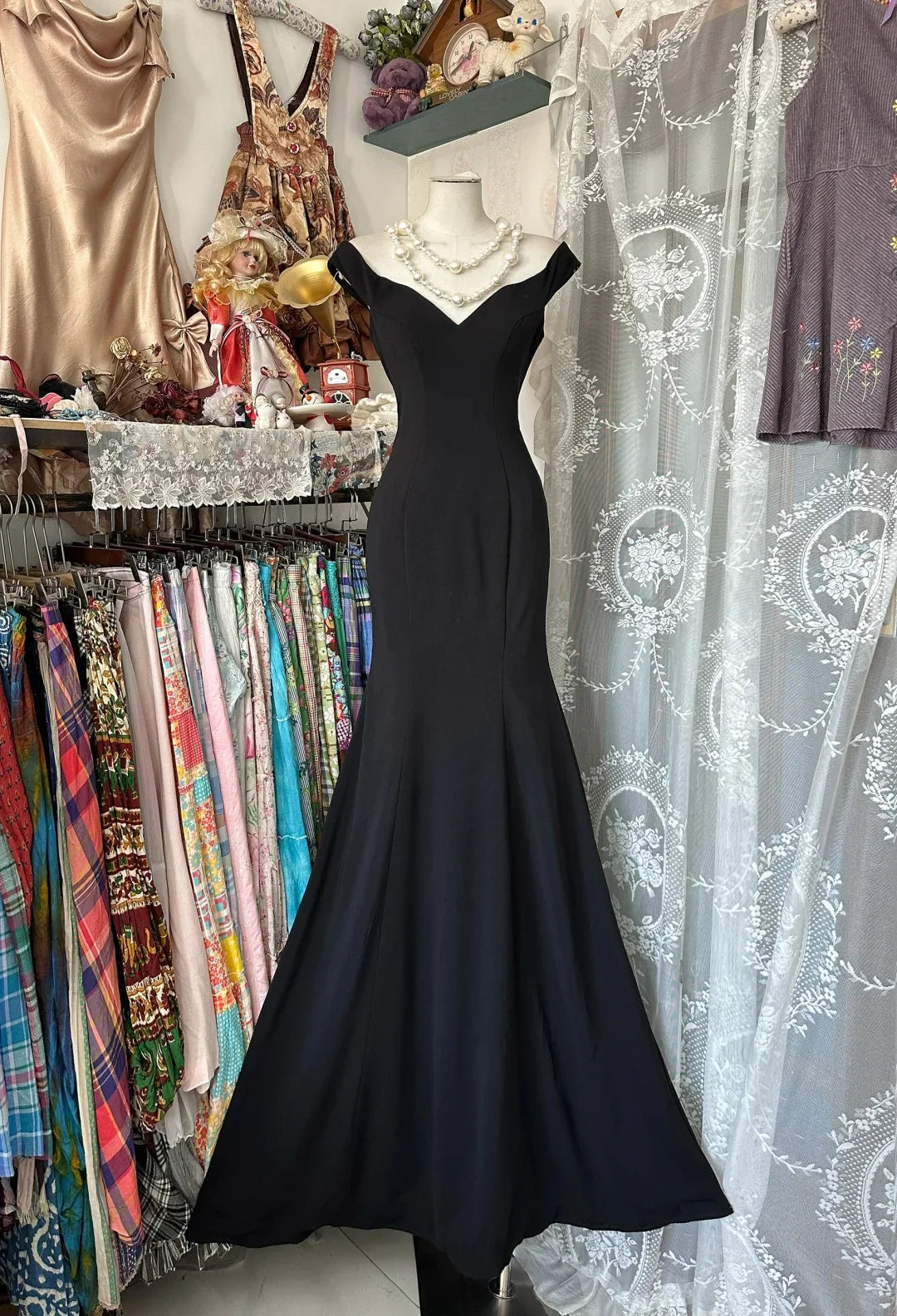 Elegant Mermaid Off-Shoulder Sleeveless Black Maxi Prom Dress