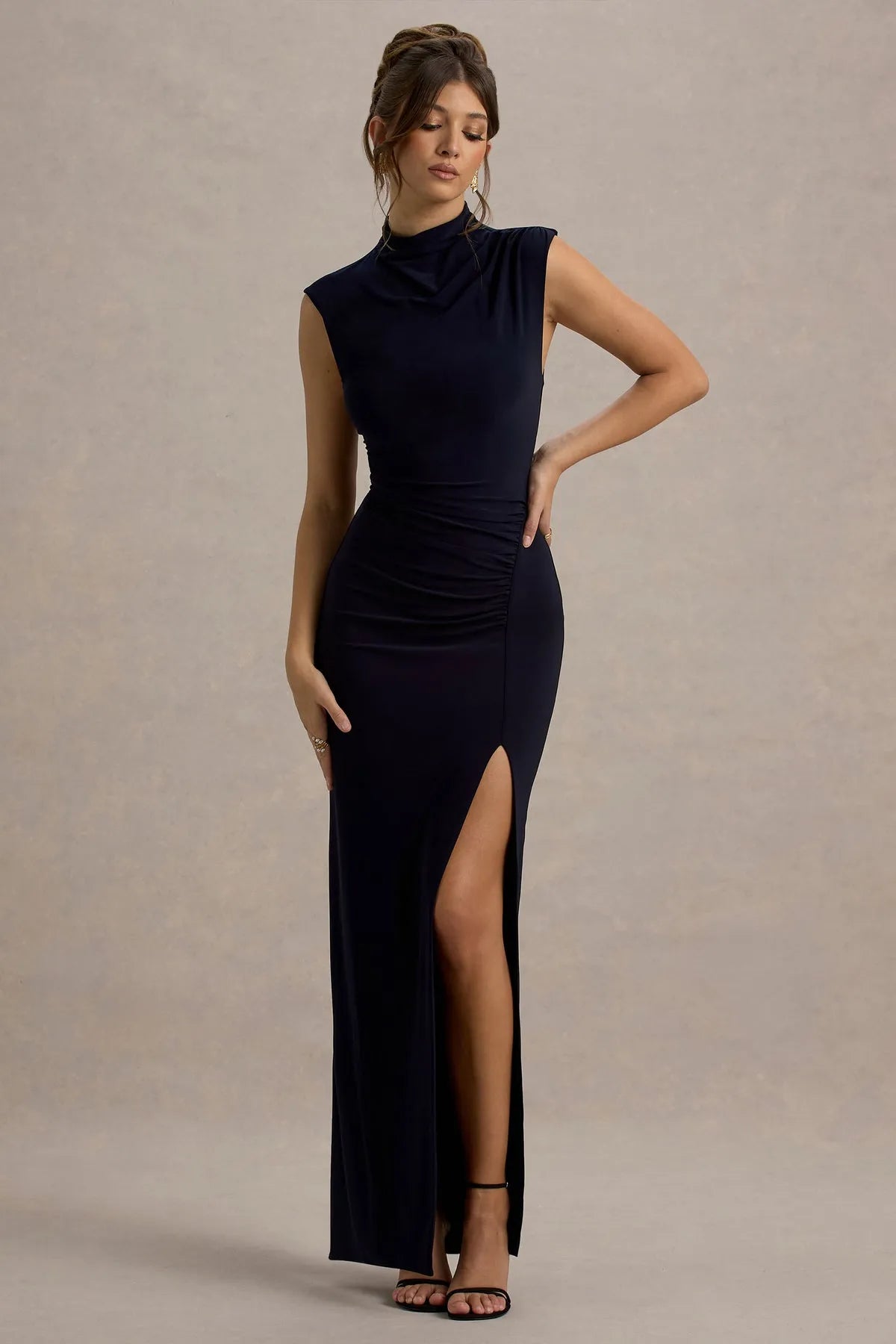 Elegant Mock Neck Sleeveless Prom Dress with Side Ruched Detail and High Slit Sophisticated Navy Blue Evening Gown for Formal Occasions ﻿