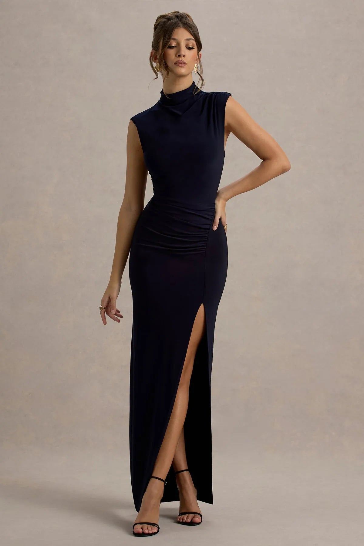 Elegant Mock Neck Sleeveless Prom Dress with Side Ruched Detail and High Slit Sophisticated Navy Blue Evening Gown for Formal Occasions ﻿