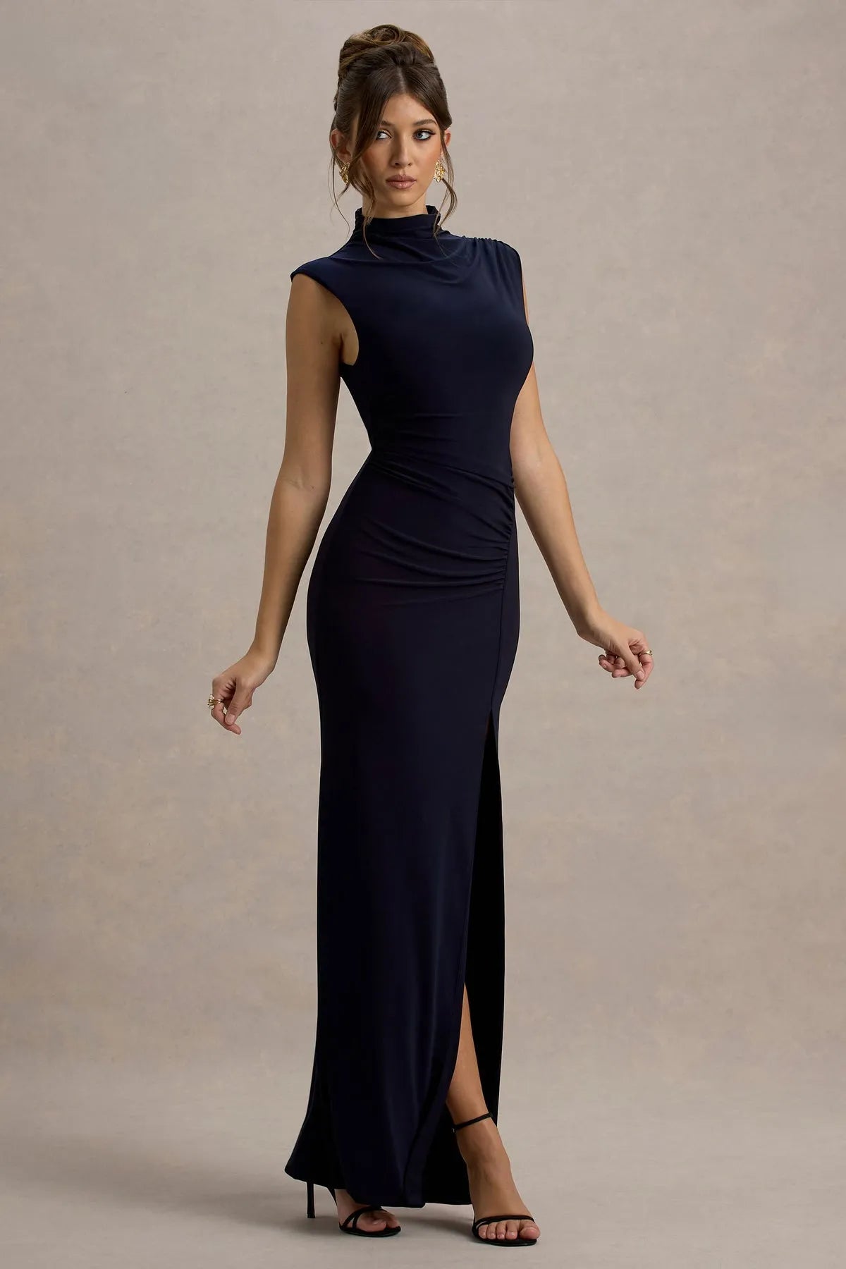 Elegant Mock Neck Sleeveless Prom Dress with Side Ruched Detail and High Slit Sophisticated Navy Blue Evening Gown for Formal Occasions ﻿