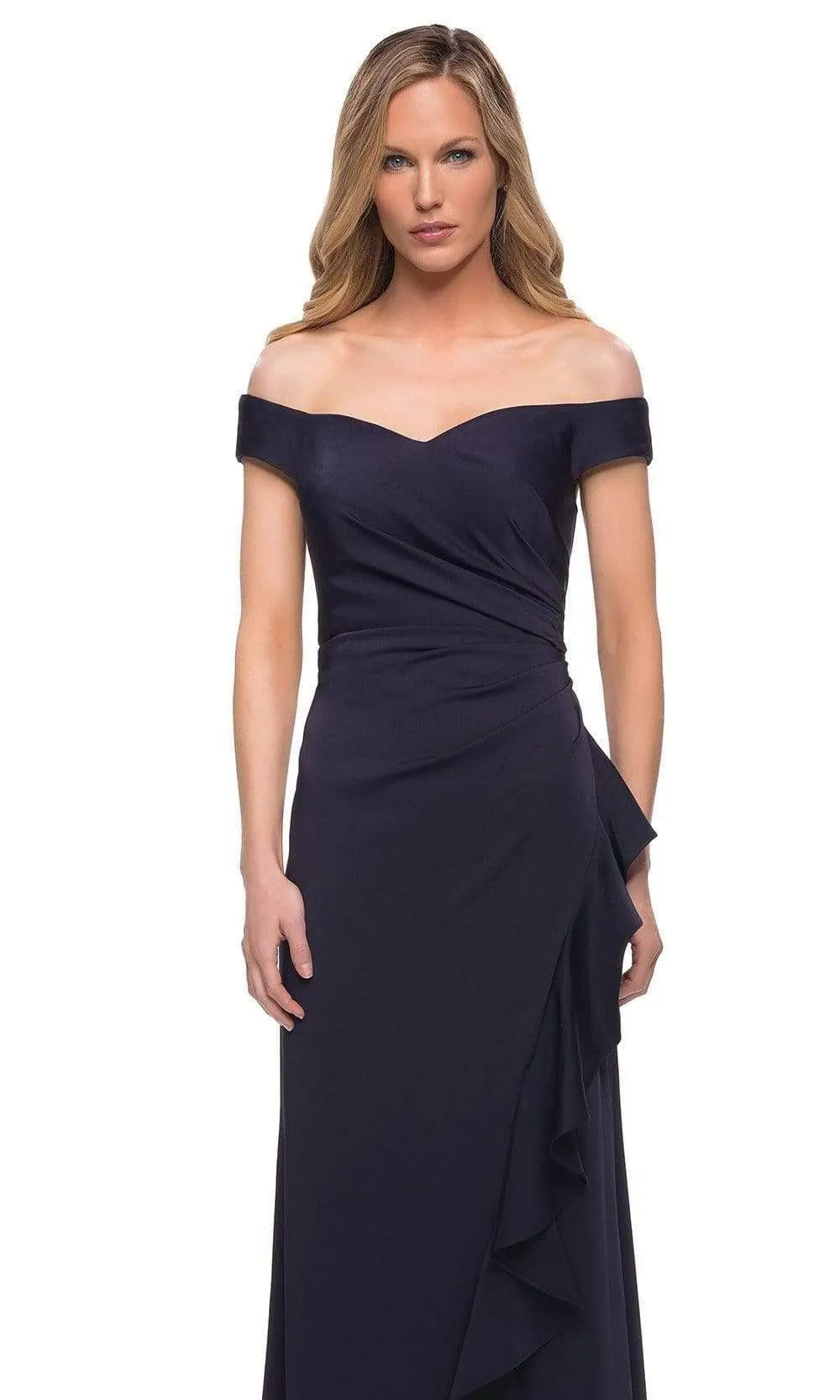Elegant Navy Blue Off - Shoulder Evening Dress with Asymmetric Ruffle Detail and Draped Bodice for