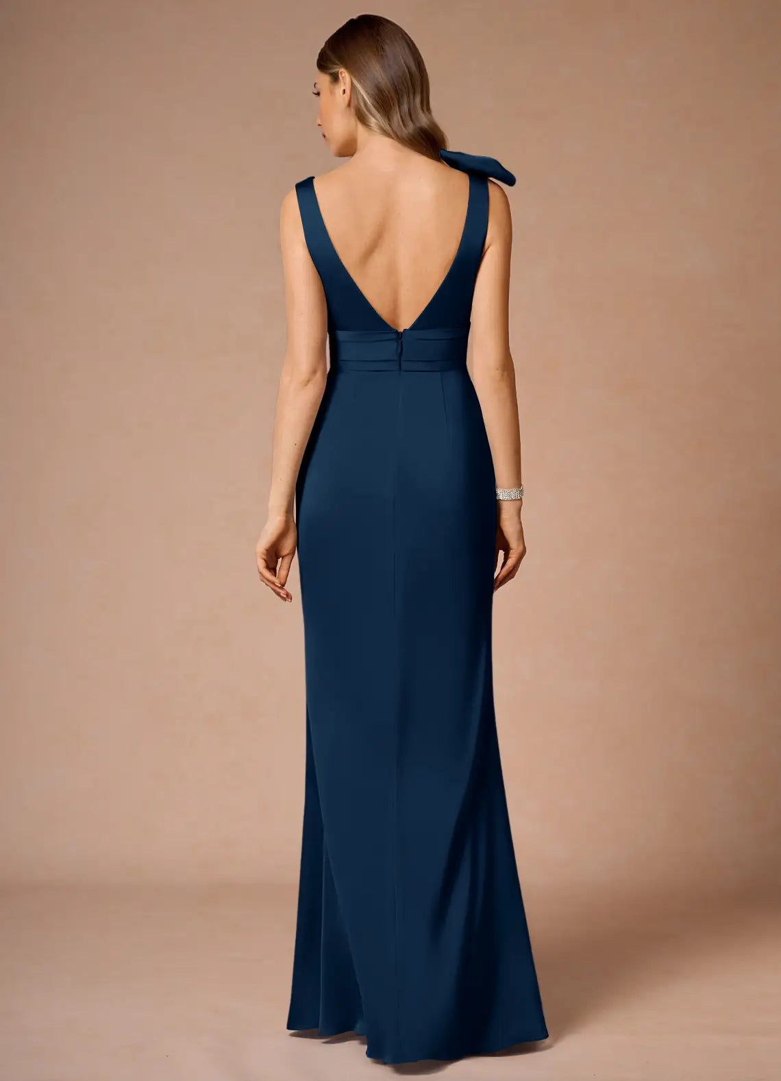 Elegant Navy Blue Prom Dress with Deep V - Neckline and Asymmetric Bow Detail for Formal Occasions