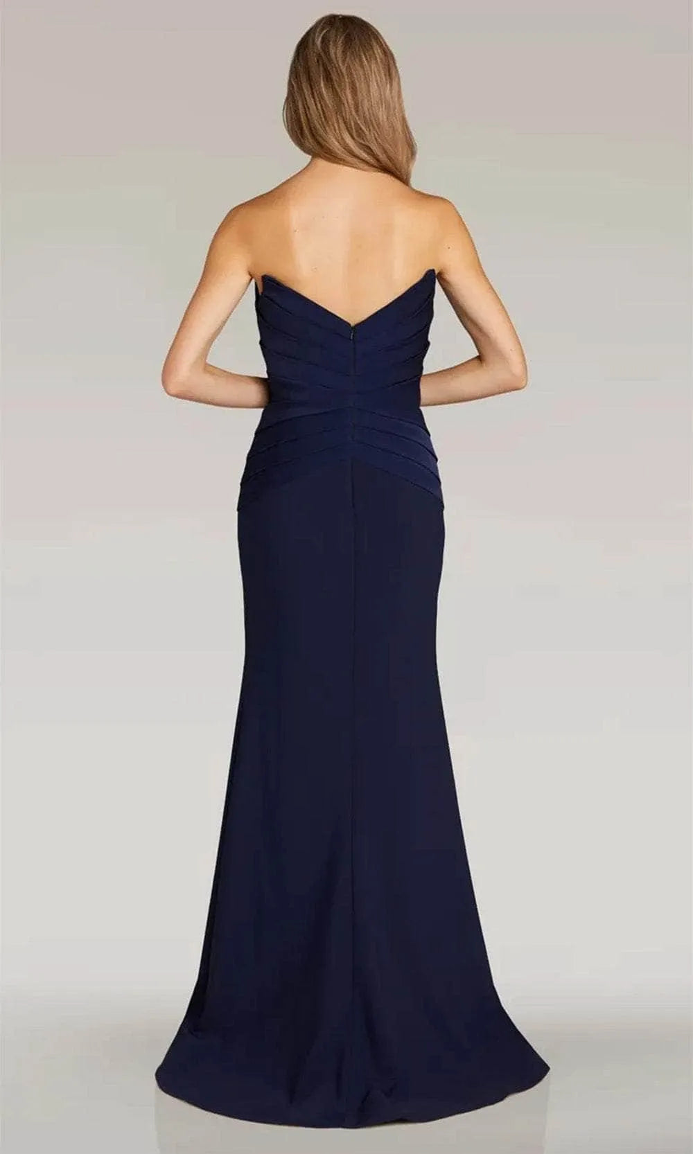 Elegant Navy Blue Strapless Mermaid Evening Dress with Pleated Bodice Detailing for Formal Occasions