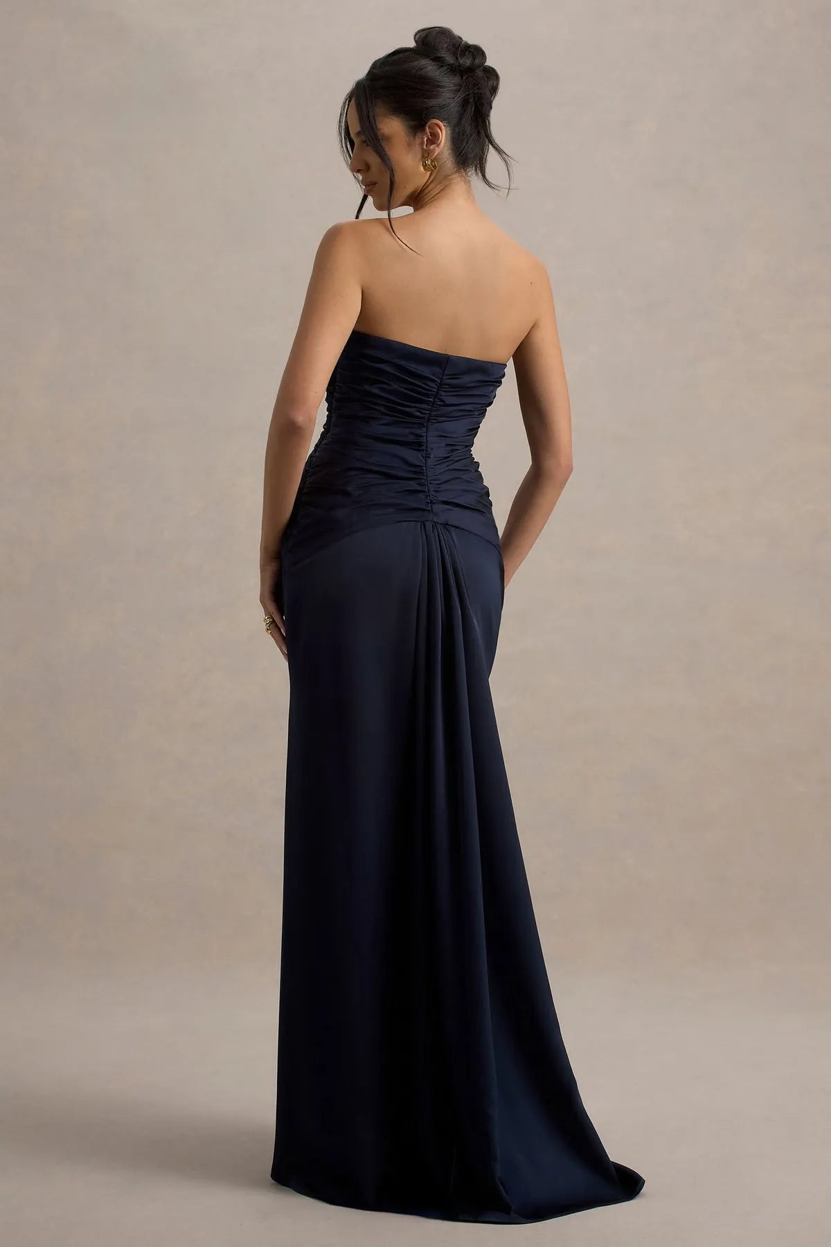 Elegant Navy Blue Strapless Ruched Prom Dresses with Sweetheart Neckline and Flowing Skirt  A Timeless Choice for Prom Nights and Formal Galas