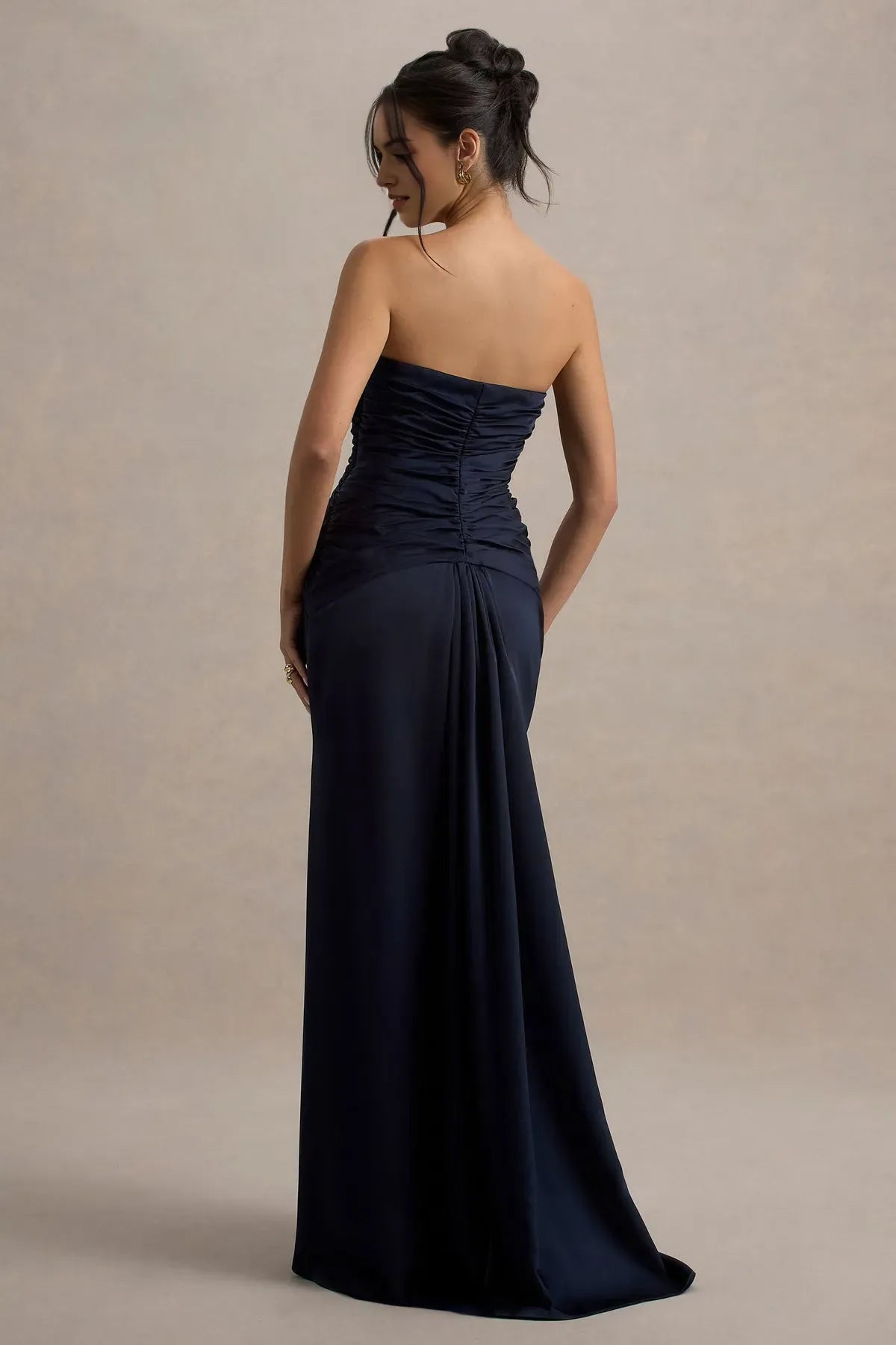 Elegant Navy Blue Strapless Ruched Prom Dress with Sweetheart Neckline and Flowy A - Line Skirt for Formal Occasions ﻿