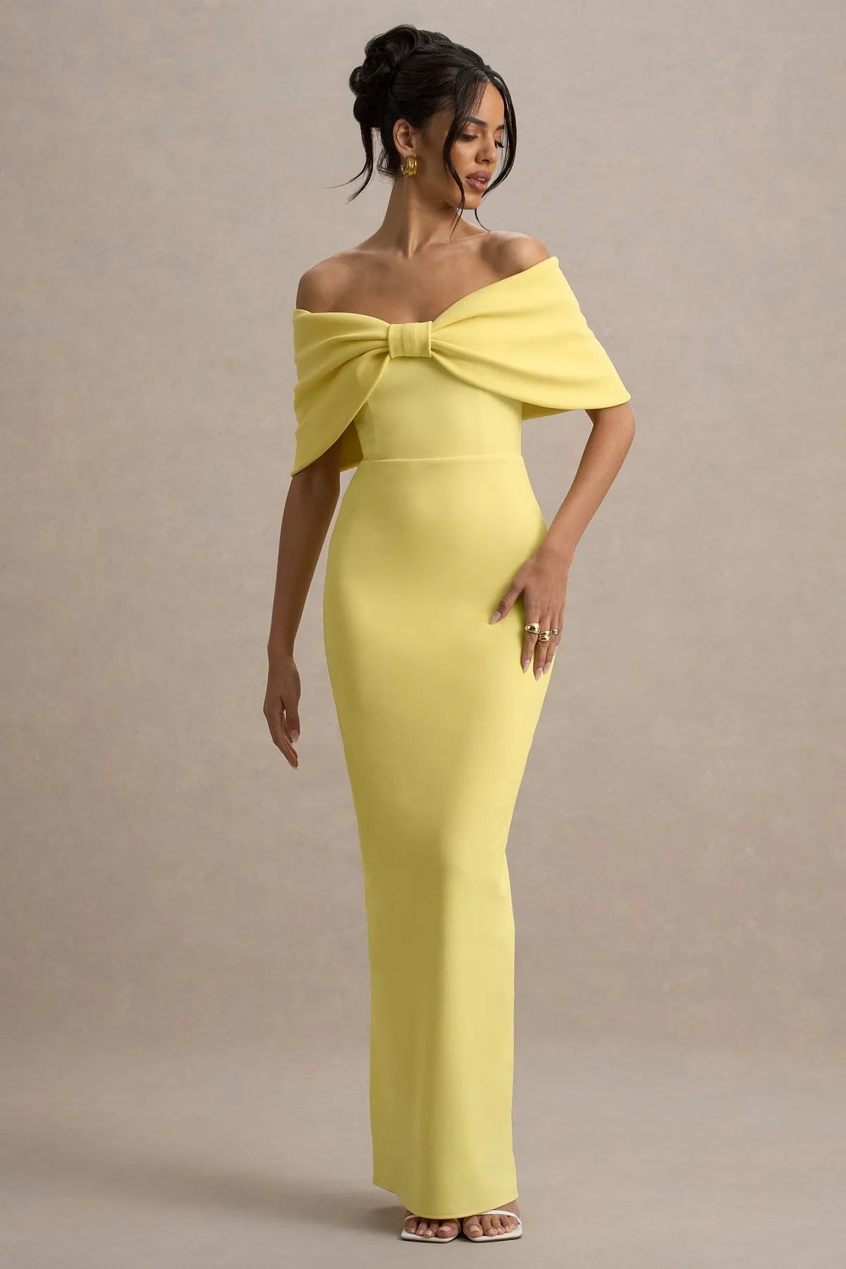 Elegant Off - Shoulder Prom Dress with Bow Detail Floor - Length Bodycon Yellow Evening Gown for Formal Occasions
