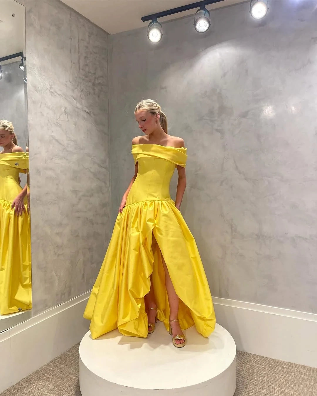 Elegant Off-Shoulder Short Sleeve Yellow Maxi Party Dress