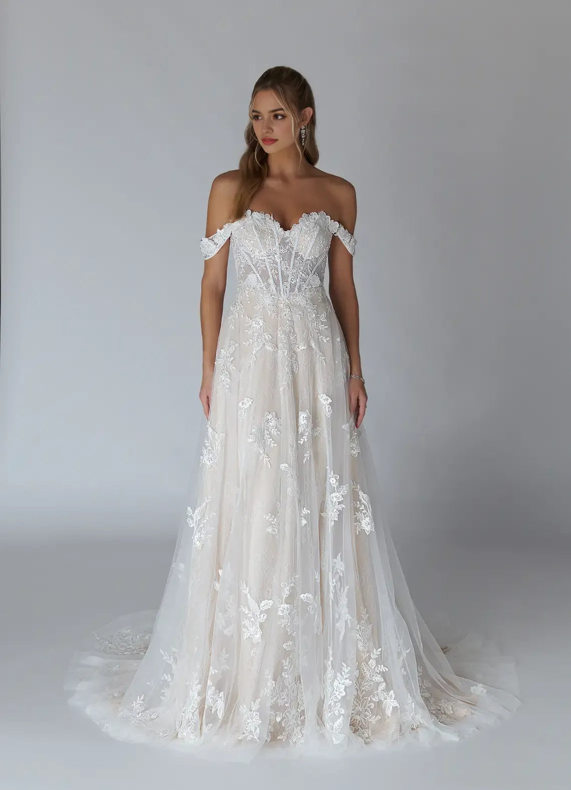 Elegant Off -Shoulder Wedding Dress Sheer Tulle Skirt Intricate Lace Embroidery, Sweetheart Neckline  Fit and Flare Silhouette for Romantic Weddings