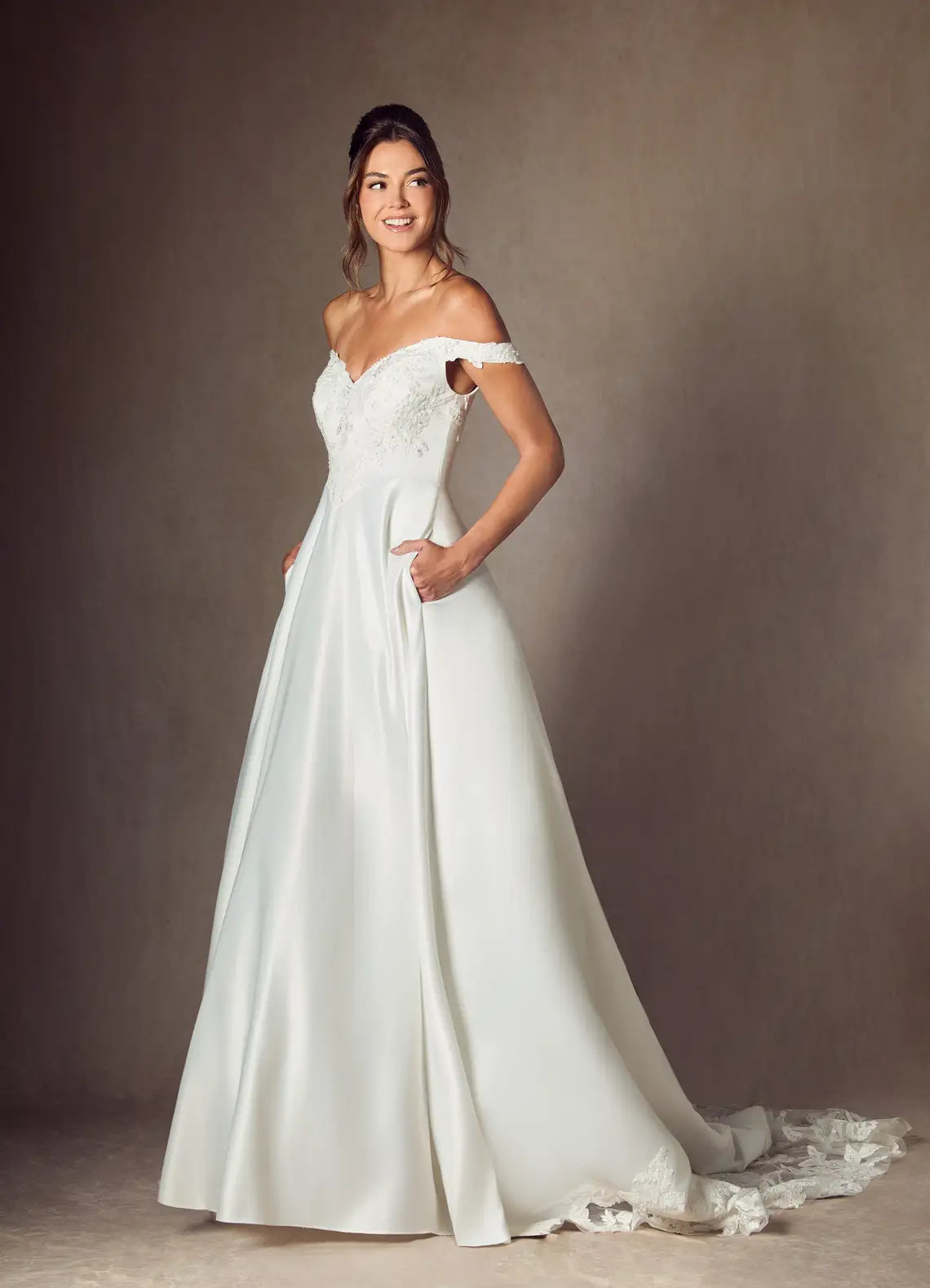 Elegant Off - Shoulder White Ball Gown Sweetheart Neckline Lace Wedding Dress Bodice Satin Skirt Fitted Tight Wedding Dresses for Women