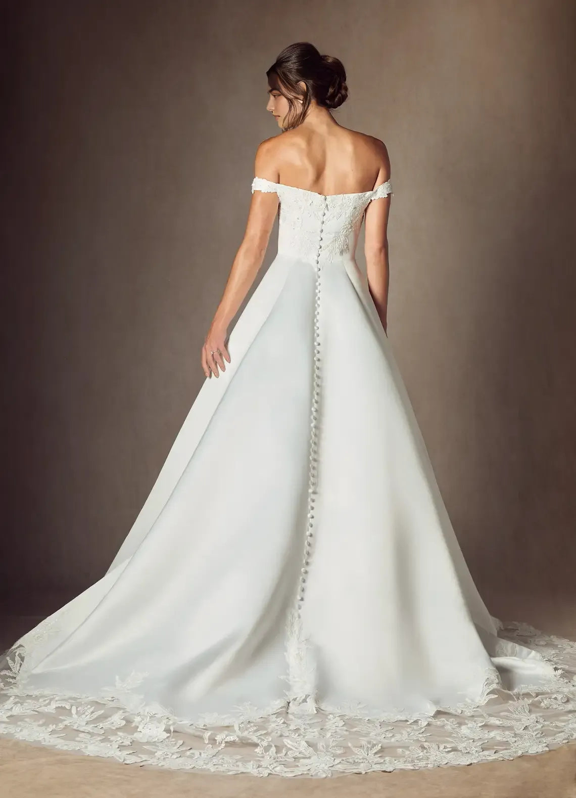 Elegant Off - Shoulder White Ball Gown Sweetheart Neckline Lace Wedding Dress Bodice Satin Skirt Fitted Tight Wedding Dresses for Women