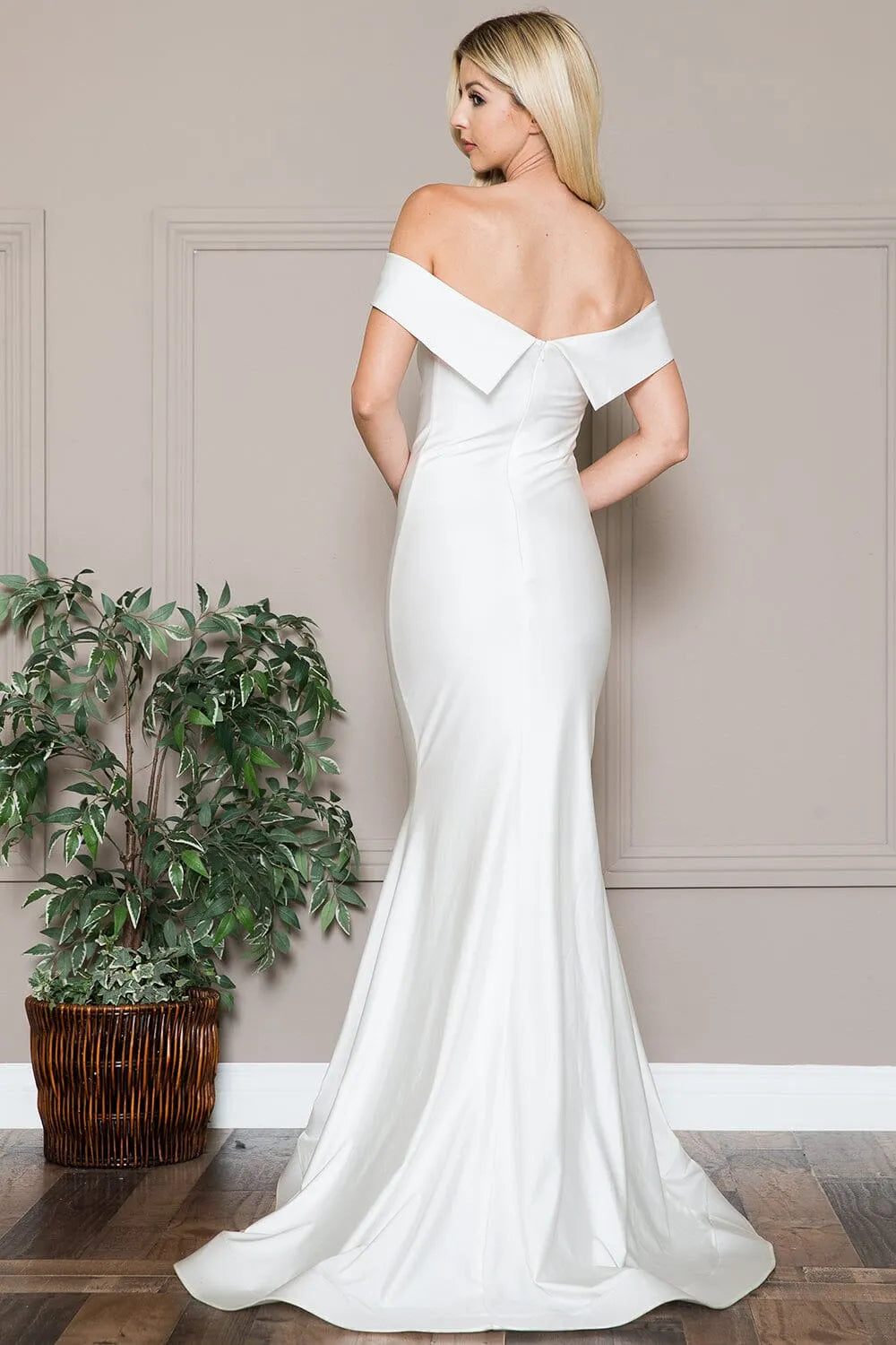 Elegant Off - Shoulder White Satin Mermaid Prom Dress Floor Length Formal Evening Gown for Women Ideal for Ball Gala Wedding Reception Luxury Occasions Featuring Flattering Silhouette and Timeless Design
