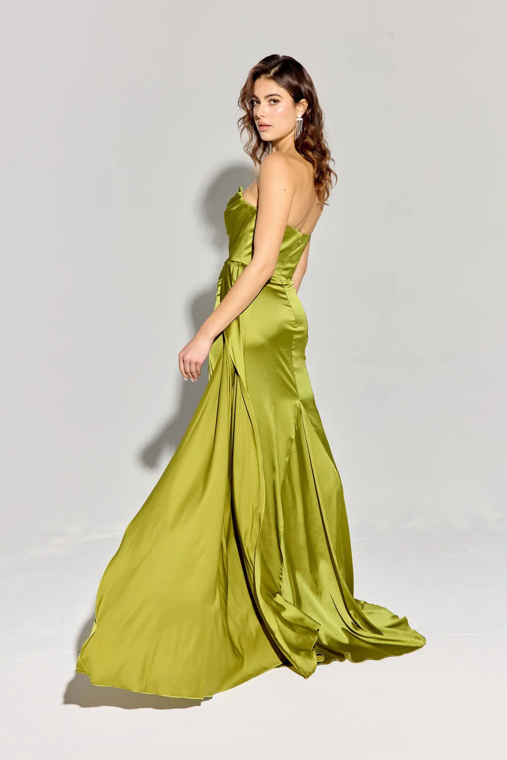Elegant Olive Green Strapless Satin Mermaid Prom Dress with Draped Bodice and Side Slit for Formal Occasions   ﻿