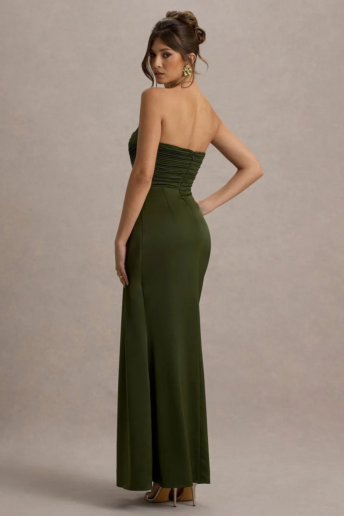 Elegant Olive Green Strapless Sweetheart Gown with Ruched Bodice and Draped