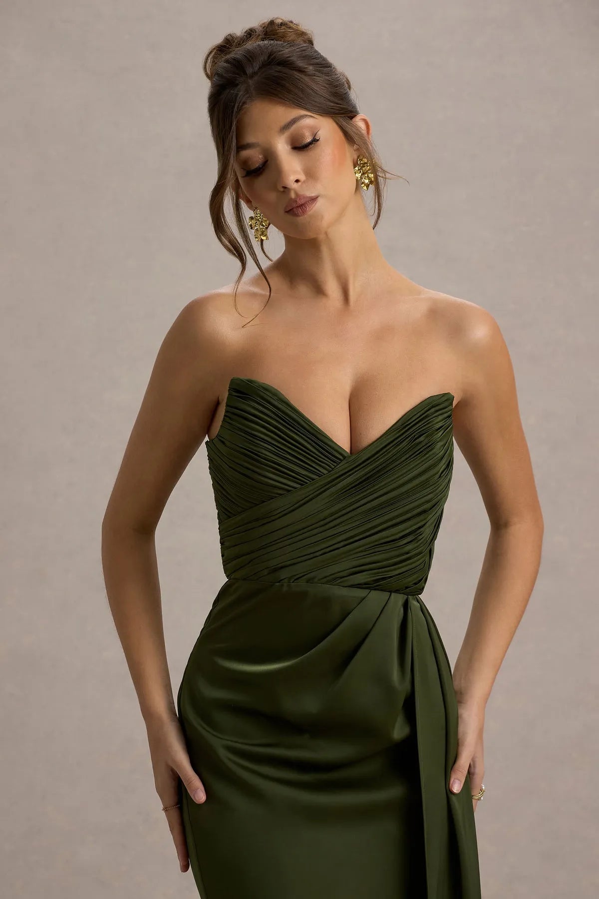 Elegant Olive Green Strapless Sweetheart Gown with Ruched Bodice and Draped
