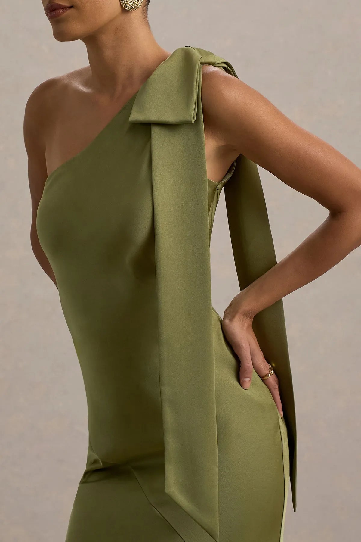 Elegant One Shoulder Olive Green Satin Prom Dresses with Bow Accent for Prom Nights