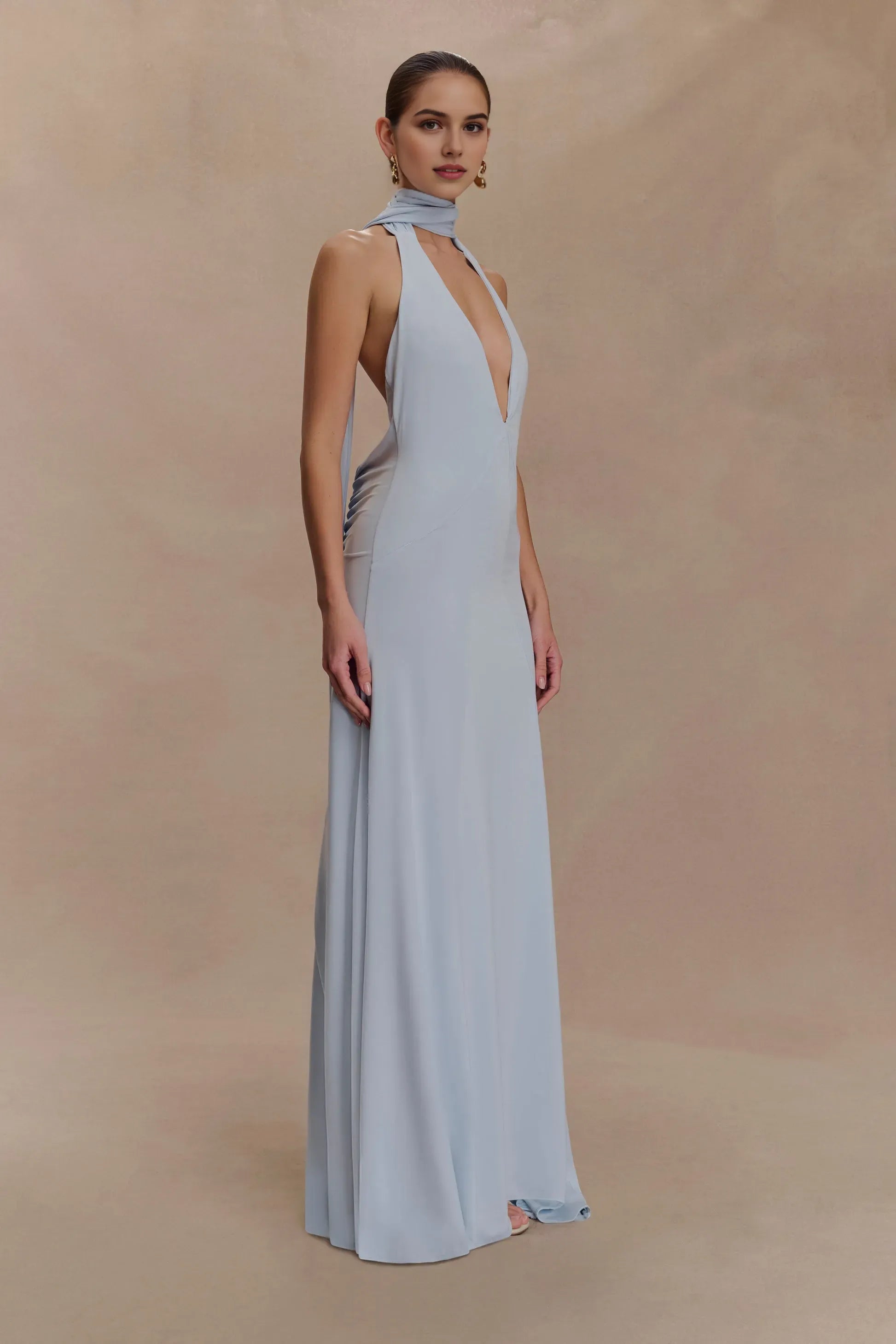 Elegant Pale Blue Sheath Halter Plunging V-Neck Sleeveless Open Back Ruched Floor-Length Prom Dresses With Scarf ﻿
