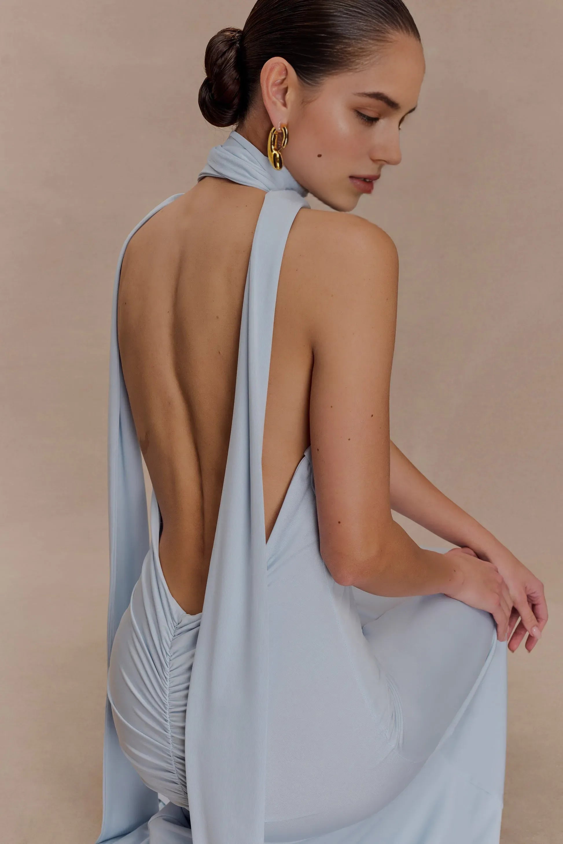 Elegant Pale Blue Sheath Halter Plunging V-Neck Sleeveless Open Back Ruched Floor-Length Prom Dresses With Scarf ﻿