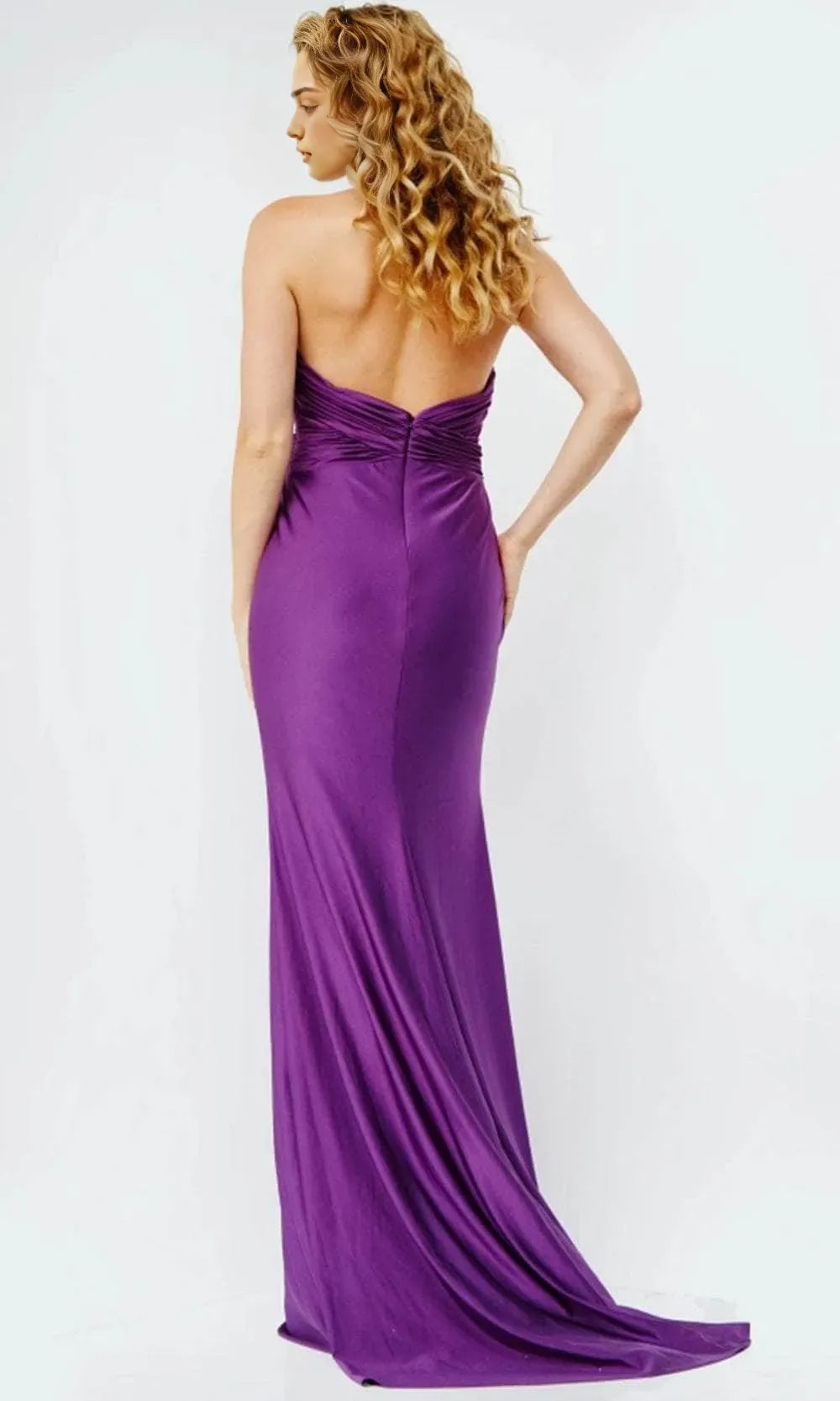 Elegant Purple Halter Evening Dresses featuring Deep V Neck Ruched Design and Mermaid Fit to Elevate Your Night