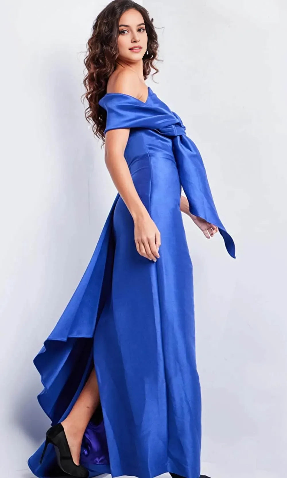 Elegant Royal Blue Satin Off Shoulder Evening Dresses with Bow Detail Perfect for Formal Galas and Special Occasions