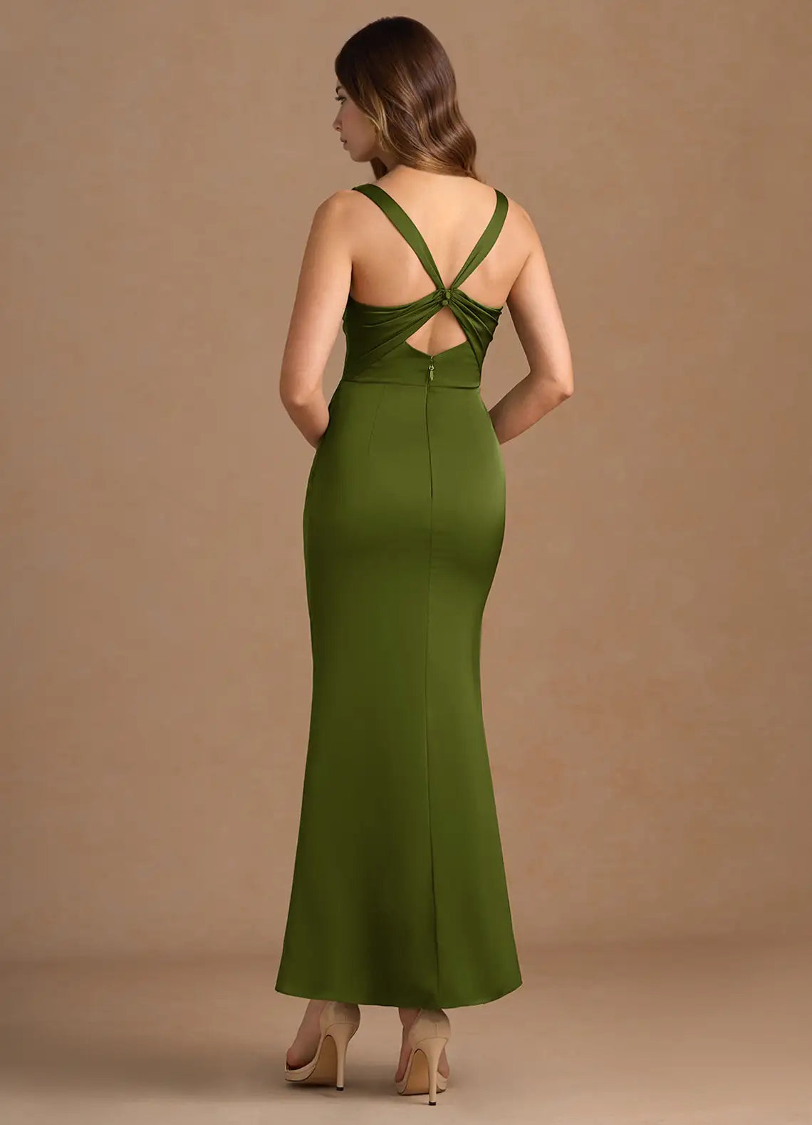 Elegant Square - Necked Olive Green Prom Dress with Ruched Waist Detail and Figure - Hugging Silhouette for Formal Events